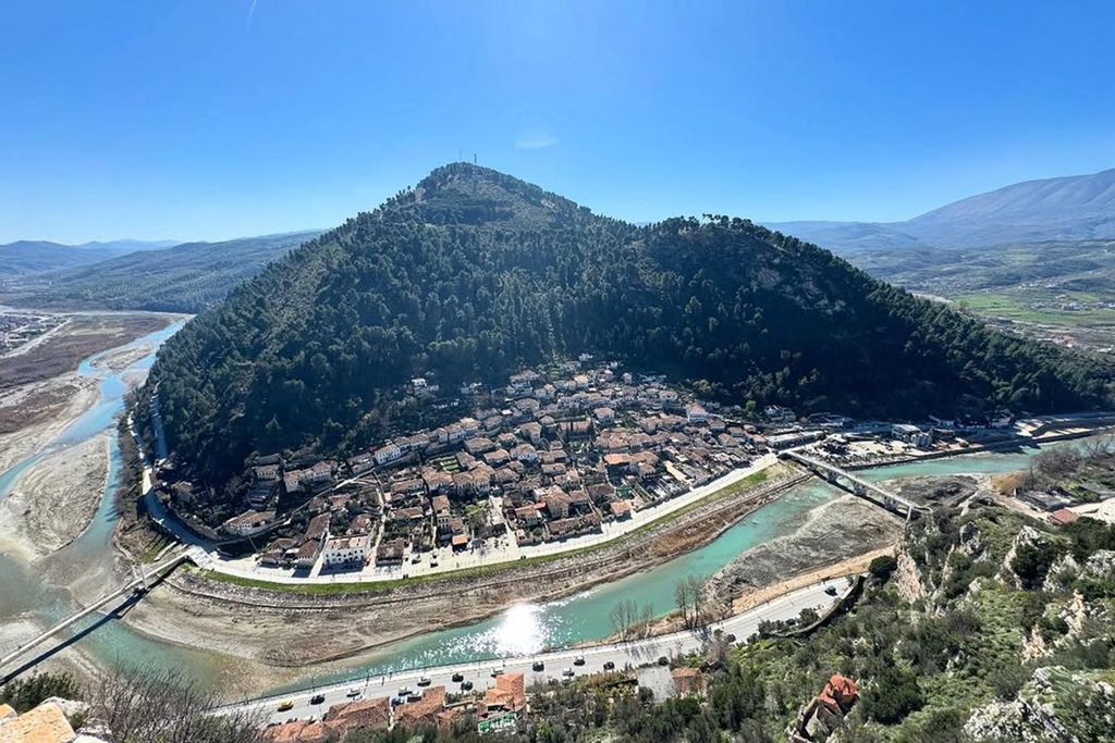 Ab Tirana: Tagestour nach Berat mit Eintritt zur Burg