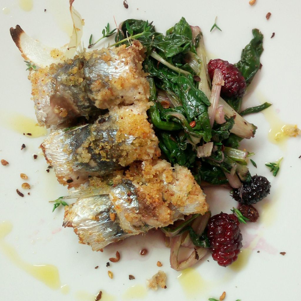 Mittagessen oder Abendessen, Weinverkostung in der Landschaft von Noto