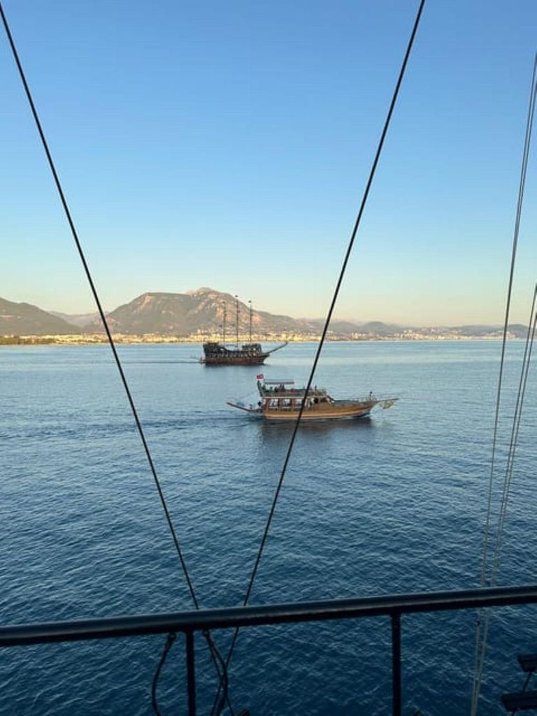 Alanya Piraten-Sonnenuntergangsfahrt mit Schaumparty und optionalen Getränken