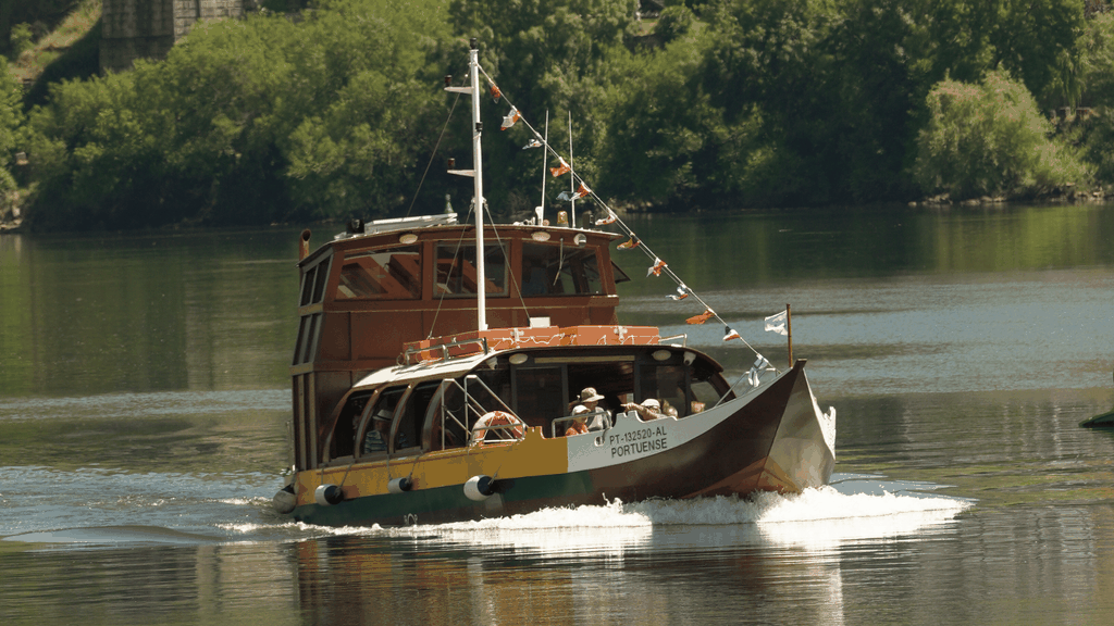 Douro Essencial: Weinprobe, traditionelles Mittagessen und Bootsfahrt in Régua