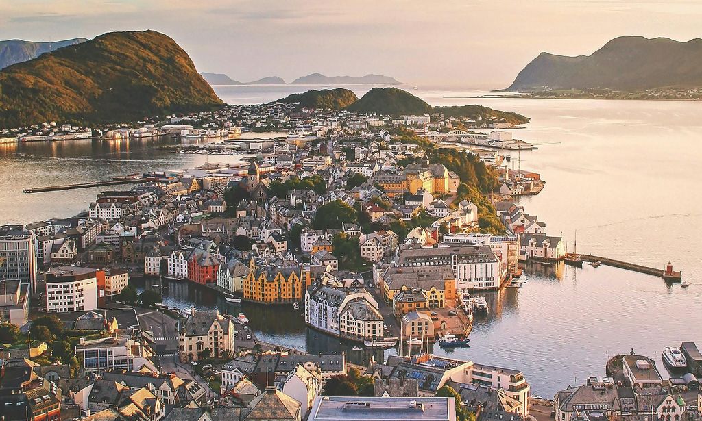 Kleingruppen-Rundgang in Ålesund: Jugendstil, Meerblick & Geheimtipps
