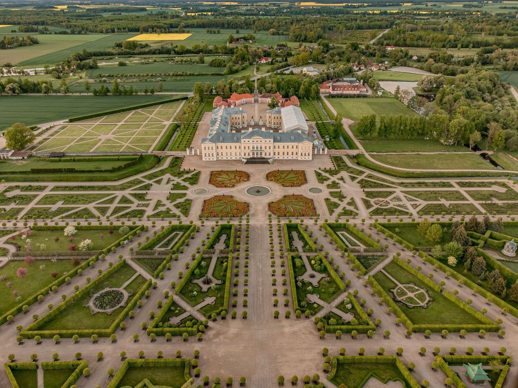 Ab Riga: Berg der Kreuze, Rundale & Bauska Private Tagestour