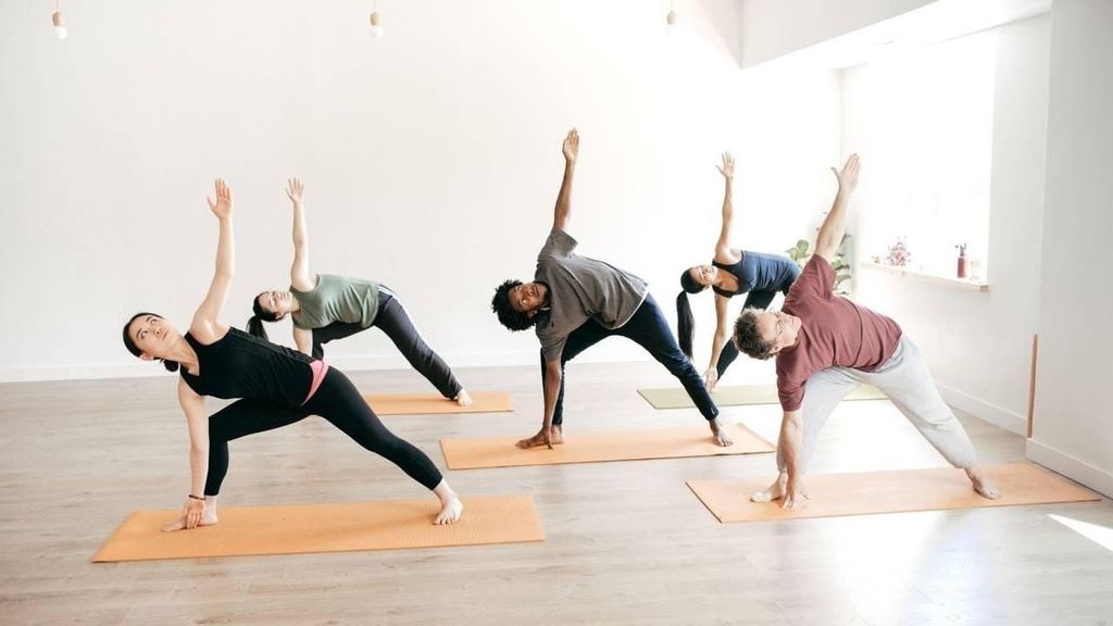 Jávea: Sonntag – Indoor Slow Flow Yoga Class (auf Englisch)