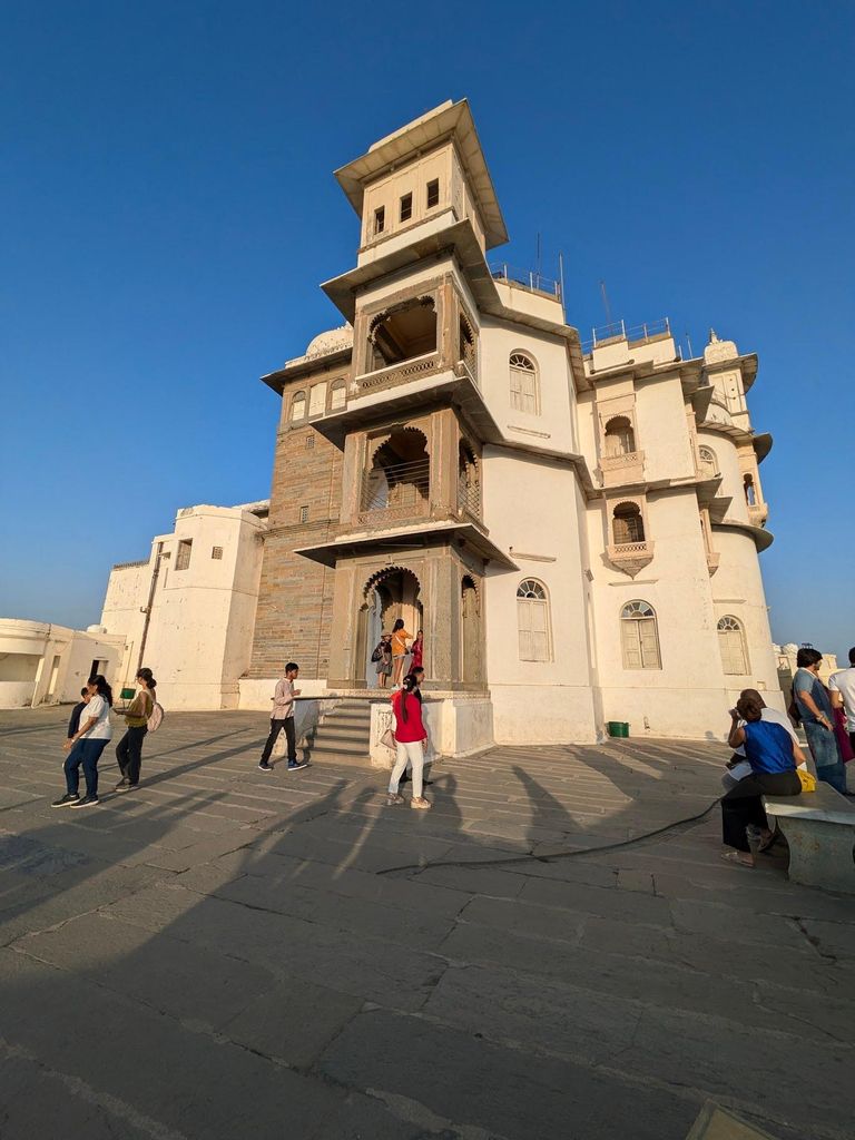 Udaipur: Sajjangarh Monsoon Palace Tagestour mit Tickets