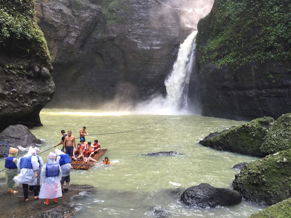 Majestätische Pagsanjan-Wasserfälle mit Naturtour am Lake Yambo (2in1)