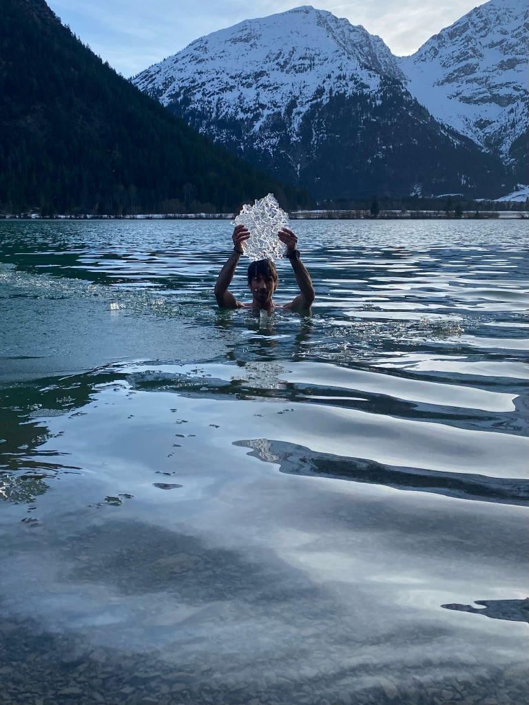 Hol dir den coolen Kick: Eisbaden im Bergsee