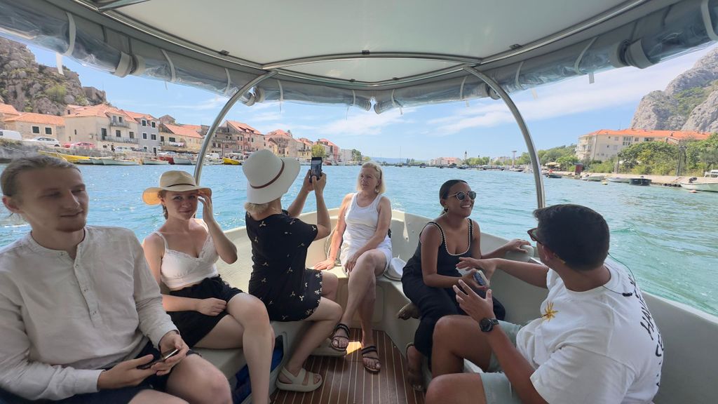Omiš: 2-stündige Bootstour auf dem Fluss Cetina und Besuch des Naturparks