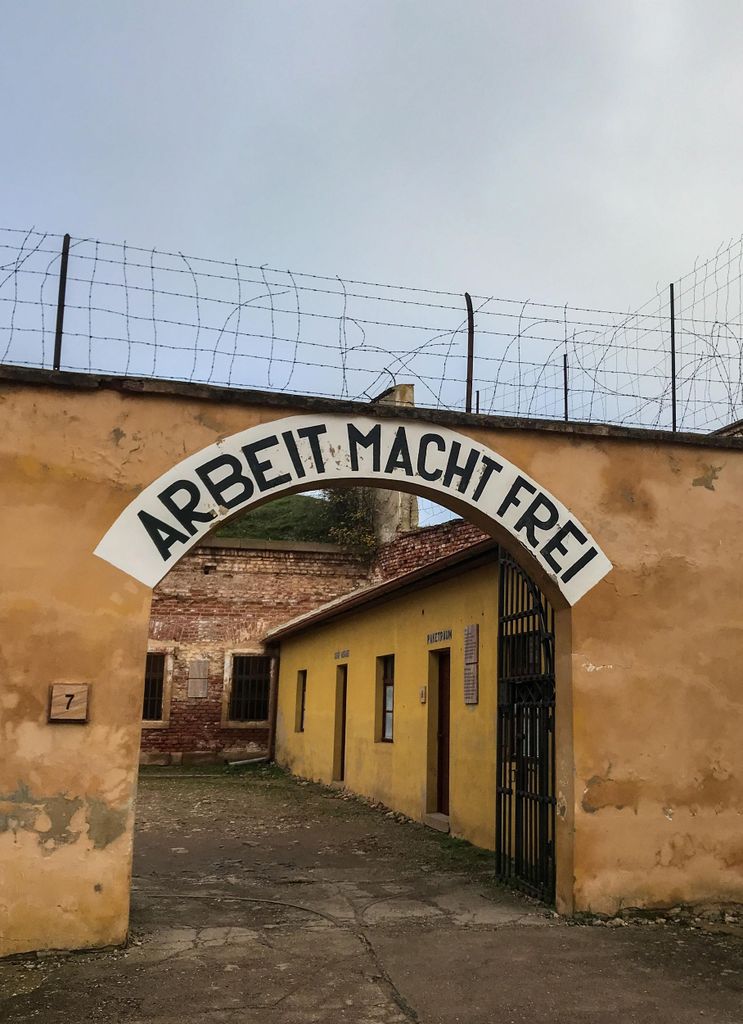 Konzentrationslager Theresienstadt mit Holocaust-Historiker (halb)privat