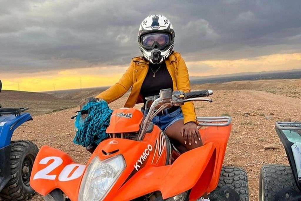 Marrakesch: Agafay-Wüste – Quad, Kamel, Abendessen bei Sonnenuntergang und Show