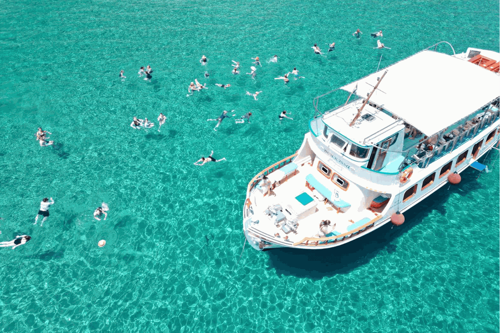 Faliraki: Schnorchel-Kreuzfahrt mit Schwimmstopps & griechischem Buffet