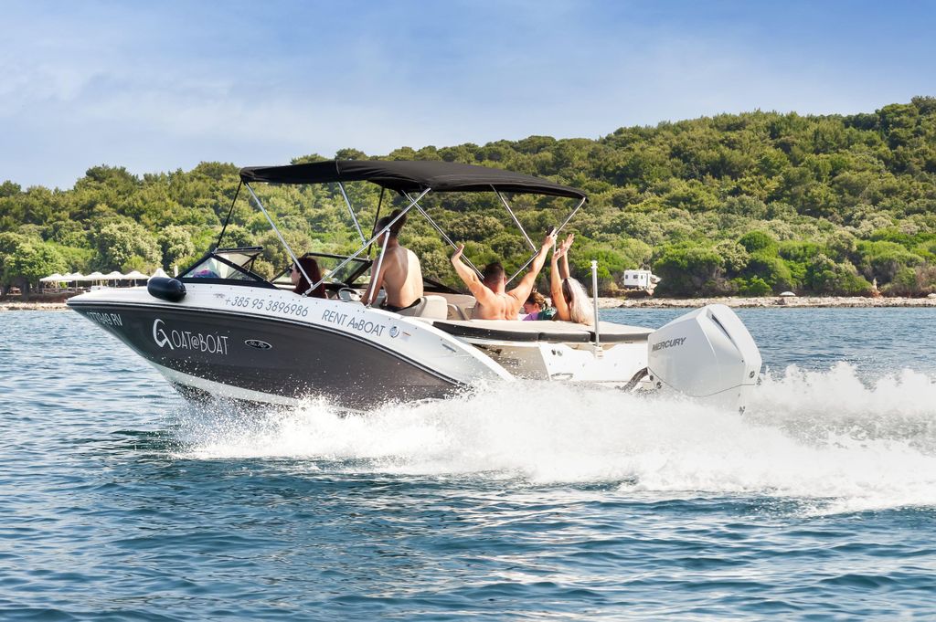 Rovinj: Rovinjer Archipel und südliche Buchten Speedboat Tour