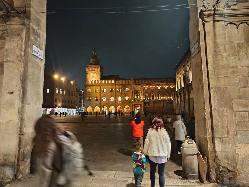 Bologna: Eine Tour durch die Stadt bei Nacht