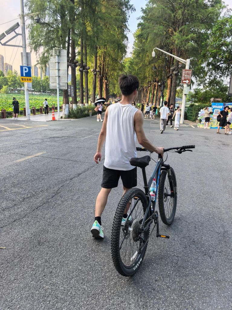 Wuhan: geführte Radtour am Ostsee mit Geschenkpaket