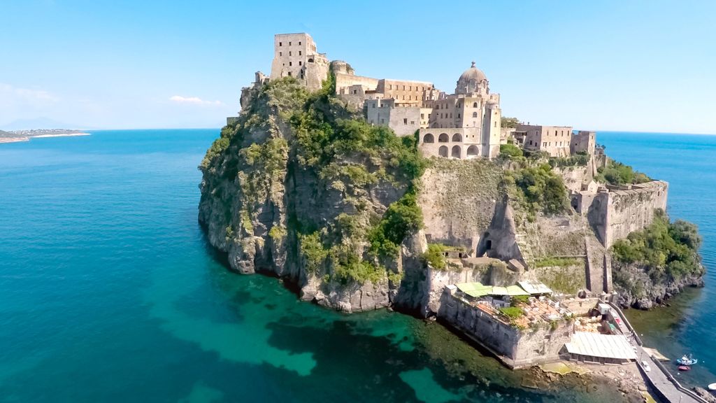 Die aragonesische Burg auf der Insel Ischia