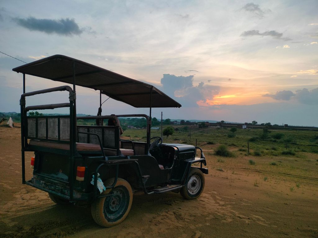 DESERT SAFARI CAMP OSIAN : Jeep & Kamelsafari