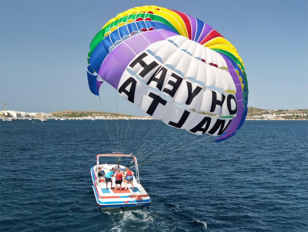 Mellieha-Bucht: Parasailing