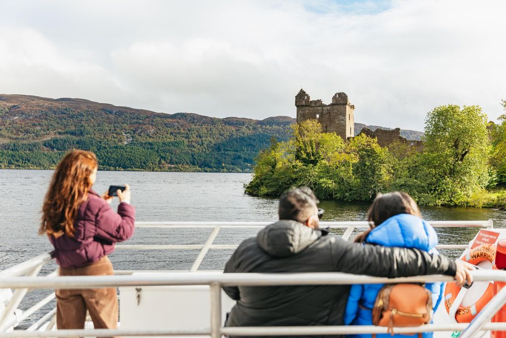 Ab Inverness: Loch Ness Tagestour in kleiner Gruppe mit Bootsfahrt