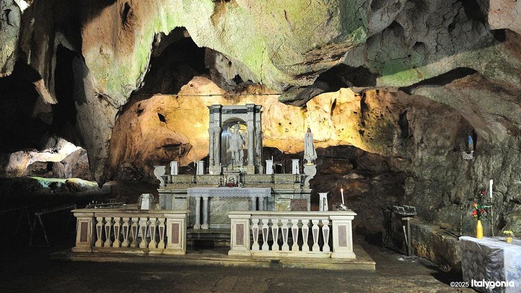 Lecce: Exklusive Tagestour nach Trani & Monte Sant'Angelo