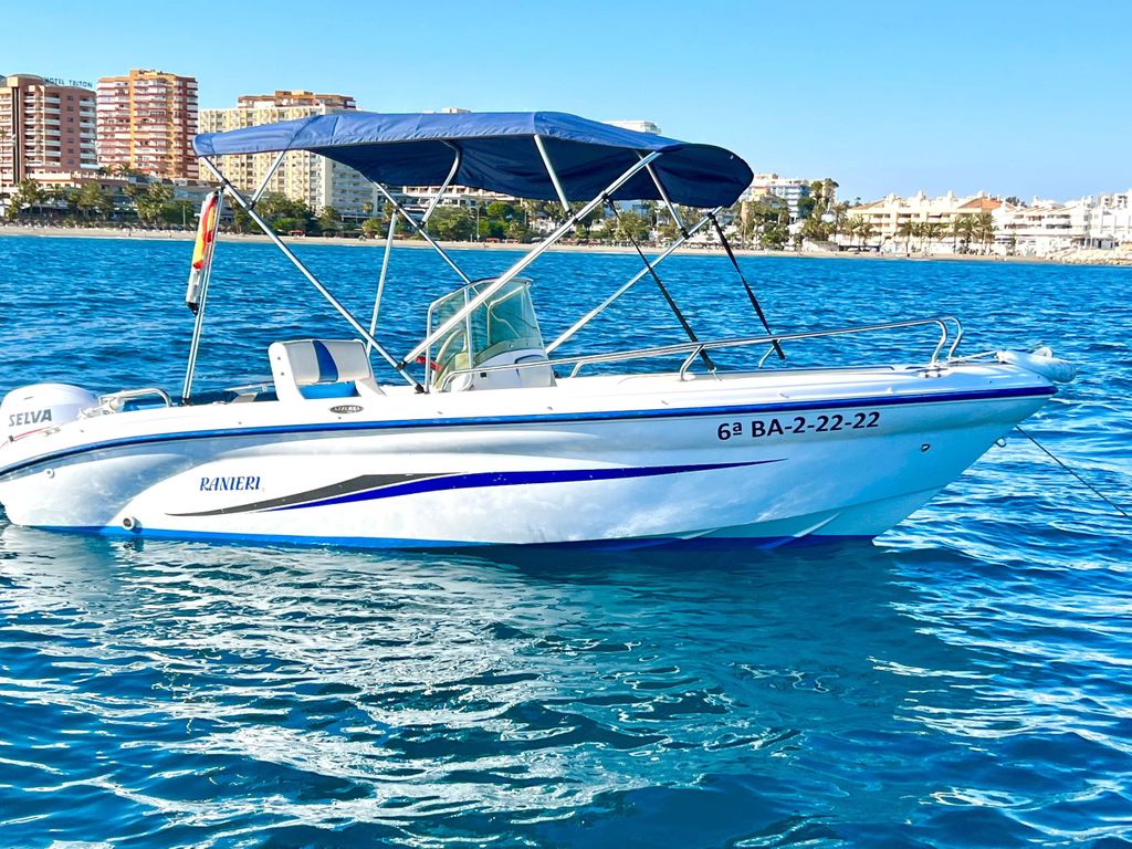 Benalmádena: Bootsverleih ohne Führerschein erforderlich