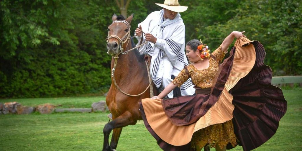Trujillo : Marinera-Show mit peruanischen Paso-Pferden