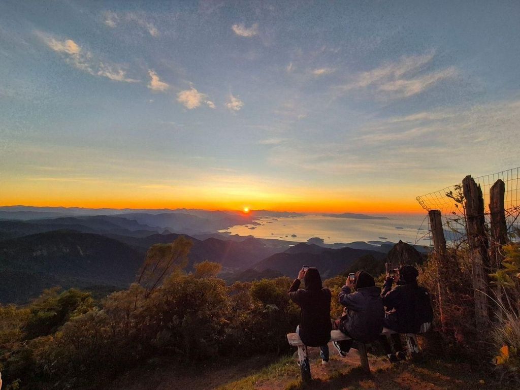 Paraty: Pedra da Macela Trekking – Sonnenaufgang – mit Transfer