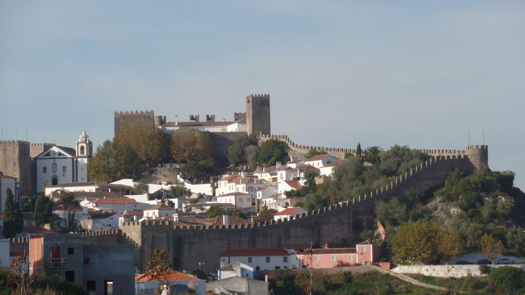 Von Nazare aus: Straße an der Küste nach Obidos