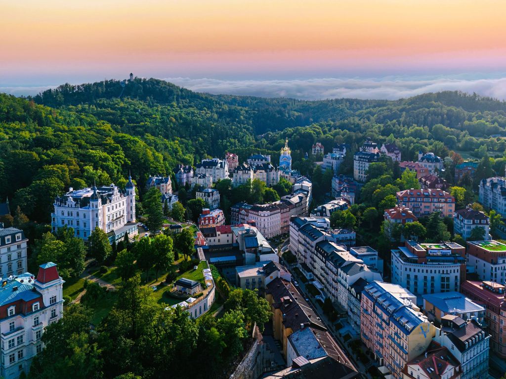 Prag: Tour nach Karlsbad und Loket mit Thermalbädern und Burg