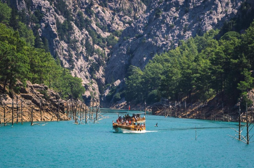 Die Stadt Side: Cabrio Bus & Green Lake Bootstour mit Mittagessen
