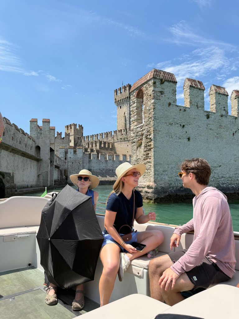 Sirmione abseits der Massen: Bootstour und Rundgang mit Drink