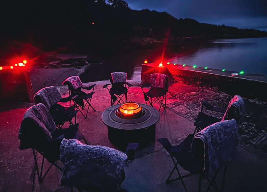 West Cork: Biolumineszenz-Schwimmen & Geschichtenerzählen