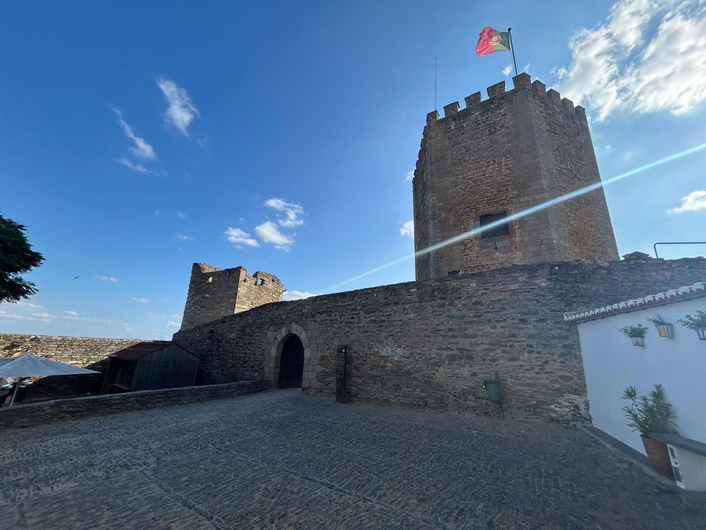 Évora: Besuch in Monsaraz + traditionelle Töpferei in S. Pedro do Corval