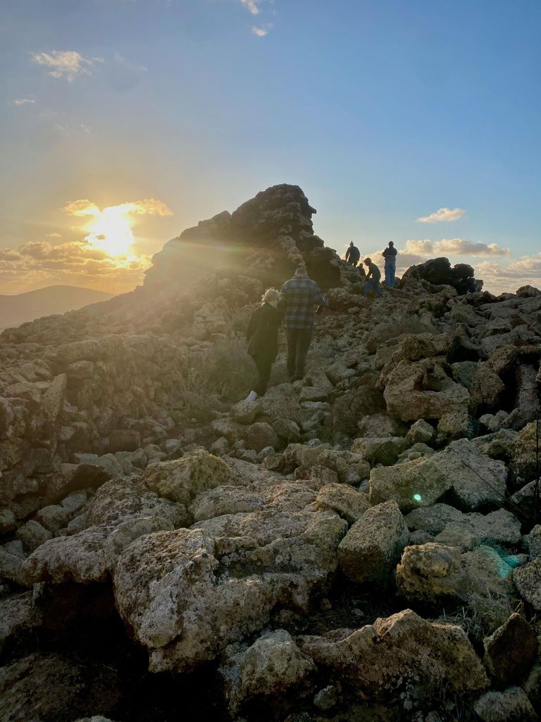 Fuerteventura: Vulkanwanderung bei Dämmerung mit Sonnenuntergang und Mondaufgang
