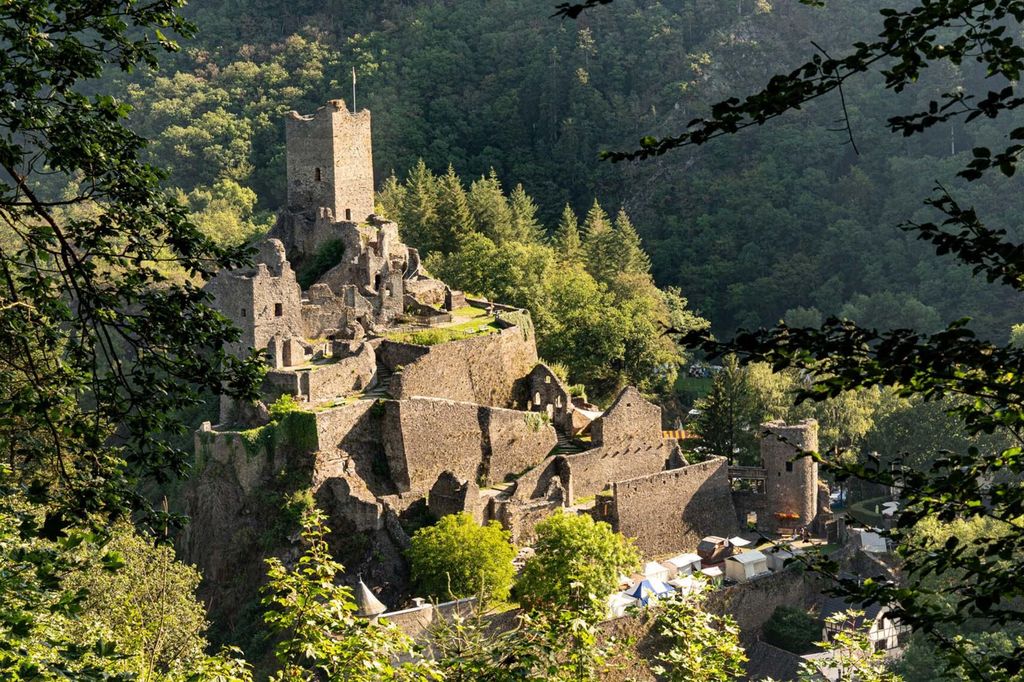 Manderscheid: Mittelalterliche Führung durch die Niederburg