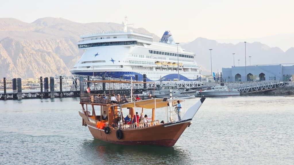 Halbtägige Dau-Fahrt mit Kajakfahrt privat