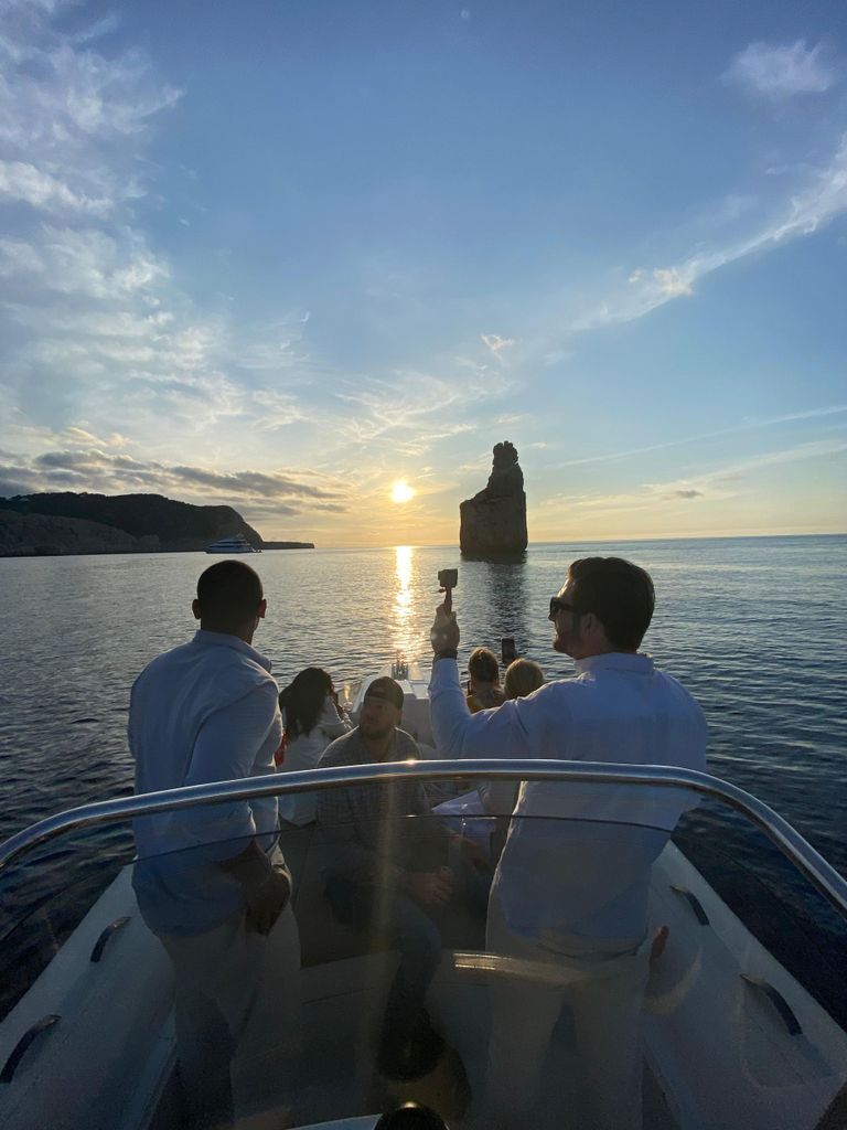 Bootstour bei Sonnenuntergang: Nördliche Ibiza von Santa Eulalia aus