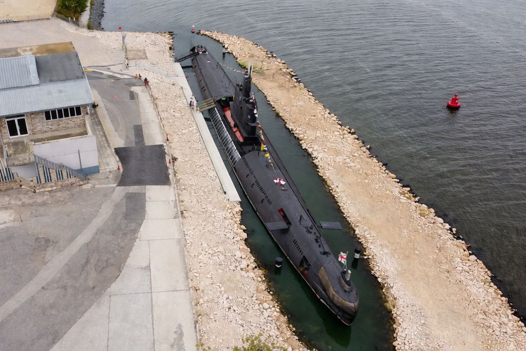 Von Veliko Tarnovo: Sowjetisches U-Boot & Glasmuseum