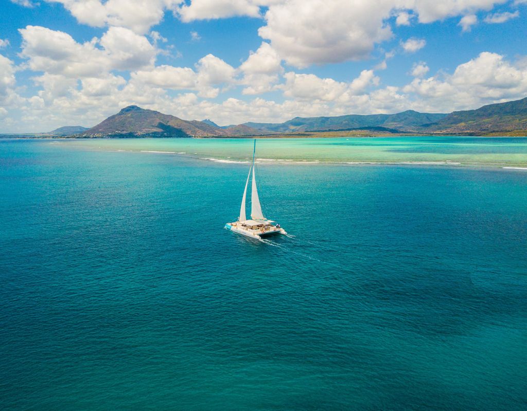 Mauritius: Katamaranfahrt – Delfinbeobachtung, Barbecue & Drinks