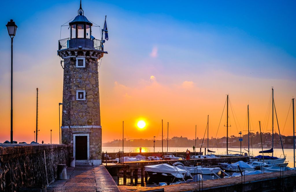 Sonnenuntergang in Desenzano: Rundgang, Bootsfahrt & Drink