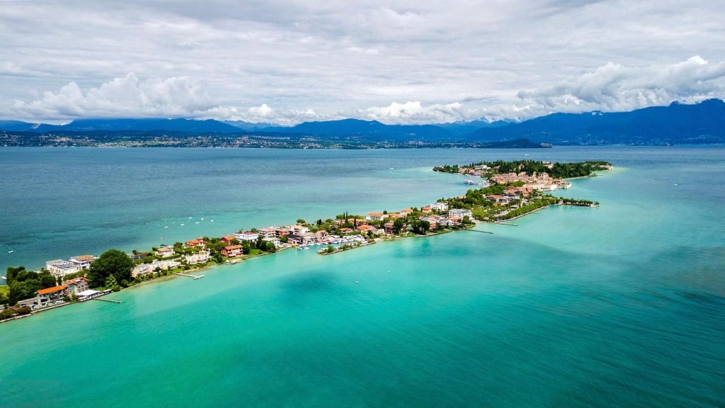 Gardasee & Verona: Private Bootsfahrt nach Sirmione, Halt am Aussichtspunkt