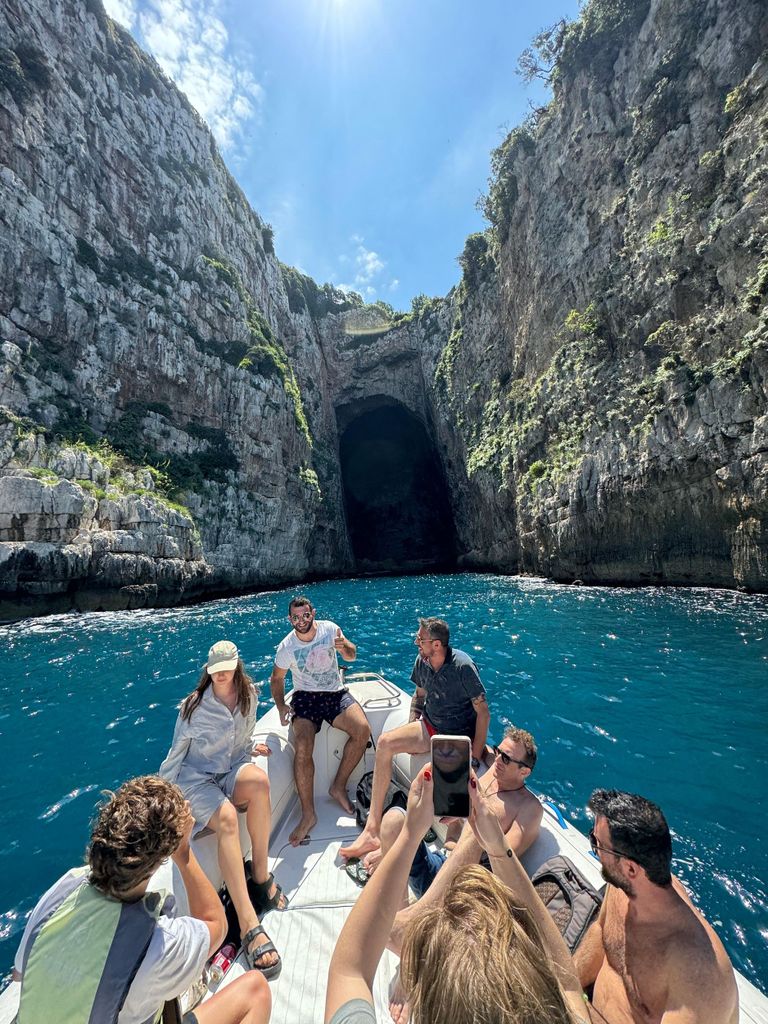 Vlorë: Sazan Insel, Haxhi Ali Höhle, und Karaburun Bootstour