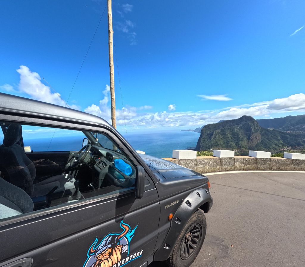 Madeira 4x4 Jeep Safari: Pico Arieiro & Santana-Häuser