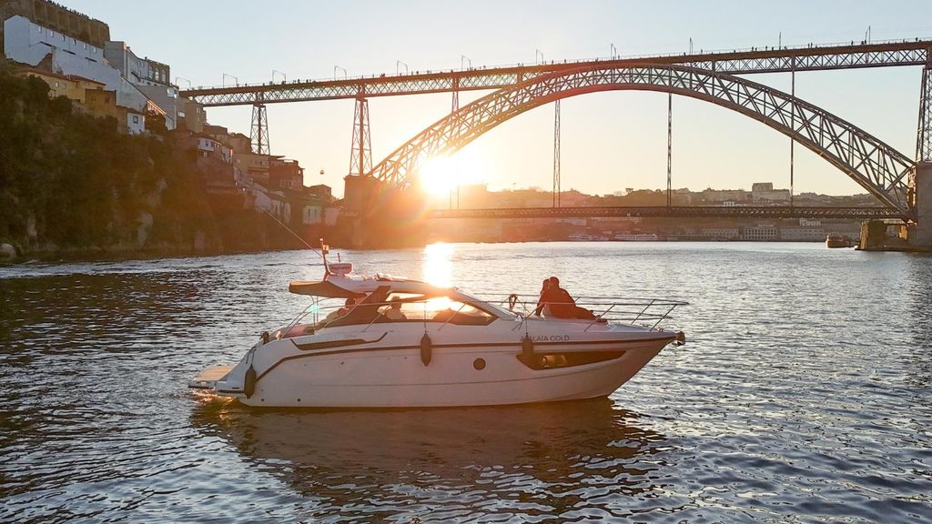 Porto: Private Yachttour mit lokalen Weinen und Snacks