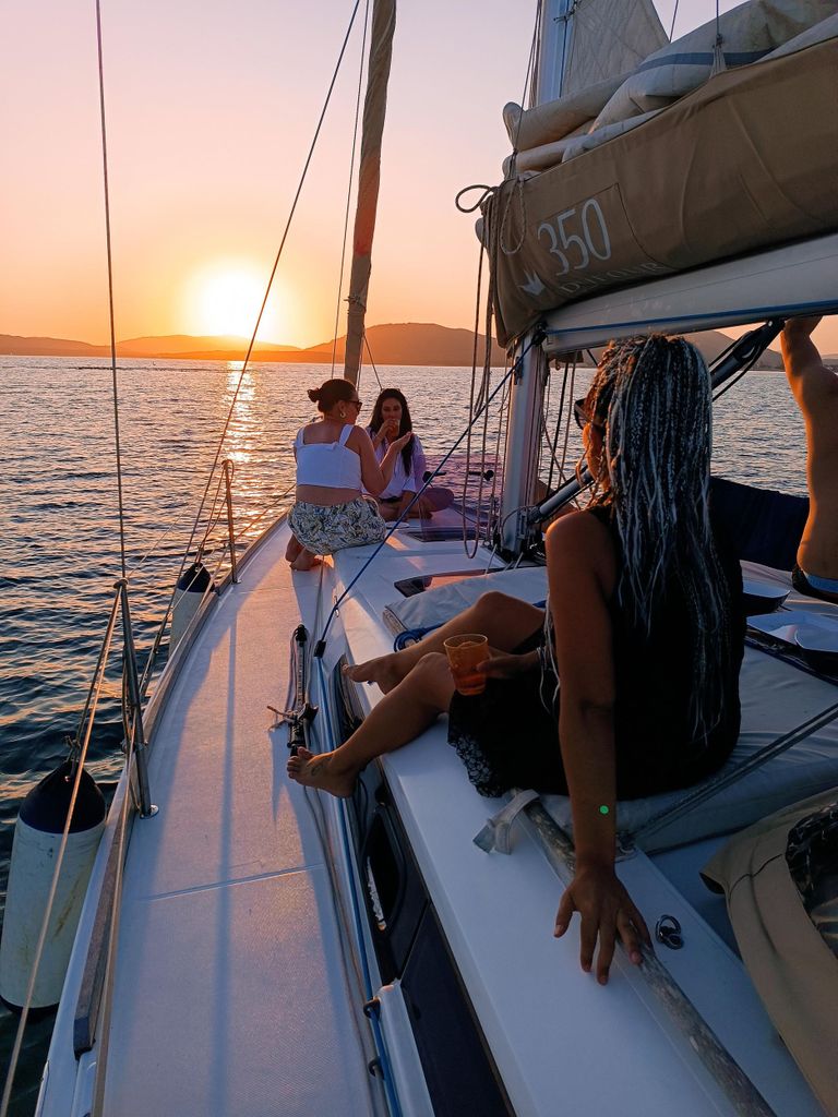 Alghero: Sonnenuntergang Segeln Aperitif Erlebnis
