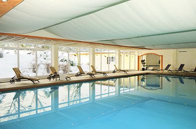 Schwimmbad des Wellnesshotels Oberwiesenhof