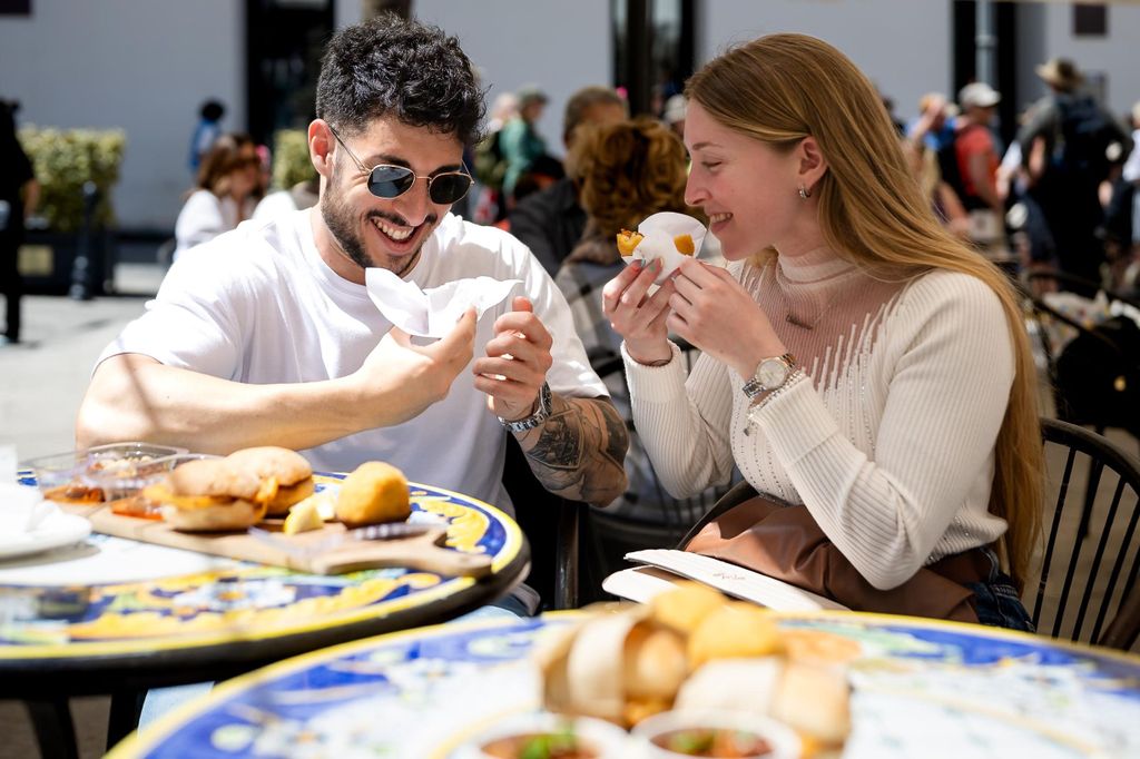 Cefalù: Street Food Tour mit Verkostungen