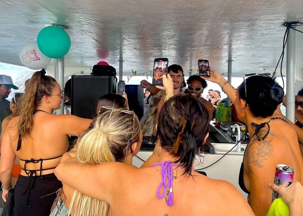 Grand Cayman: 4-stündige Bootsparty mit offener Bar