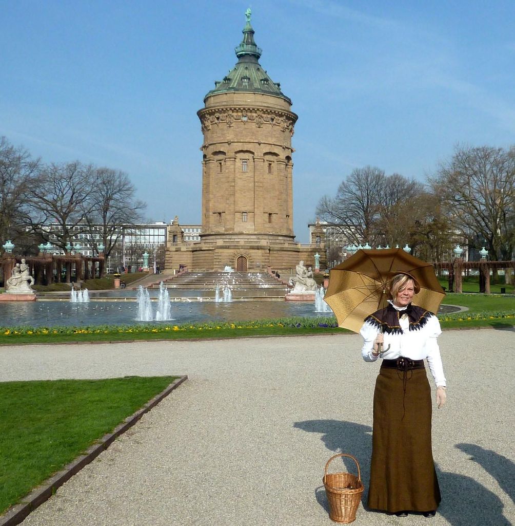 Öffentlicher Rundgang Mit Bertha Benz durch die Erfinderstadt Kostümführung