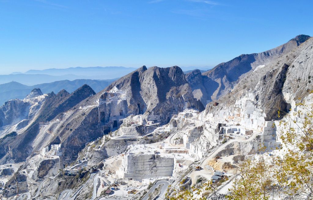 Von Carrara aus: Marmorsteinbrüche-Tour mit dem Jeep und Lardo-Verkostung