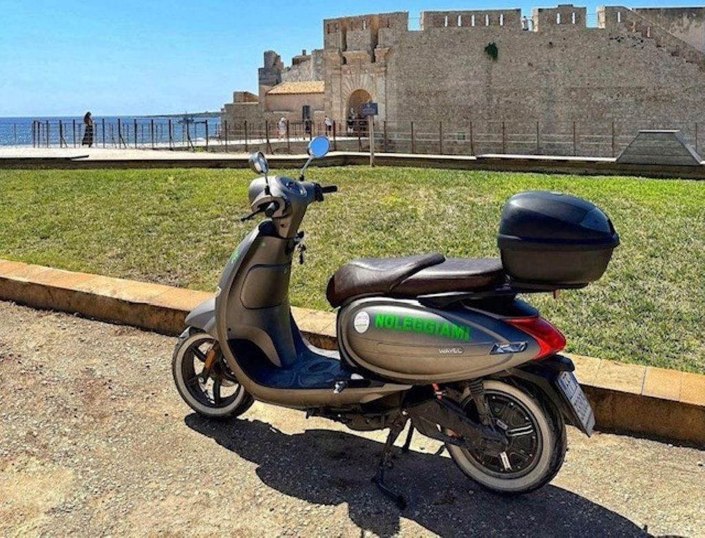Siracusa E-Scooter 125cc Verleihservice