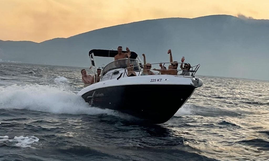 Kotor: Bootstour mit Besuch der Blauen Grotte und der Bucht von Boka